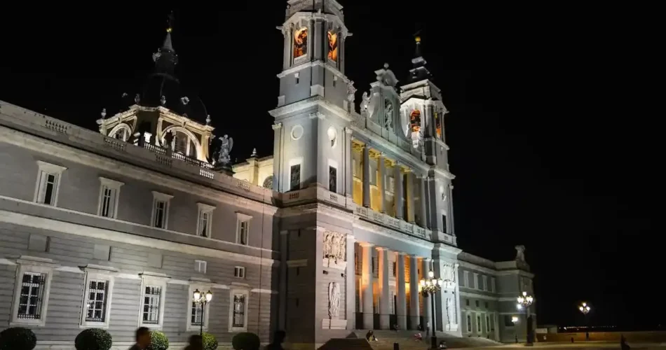 10 Tempat Berlibur Wisata Teratas di Madrid, Spanyol