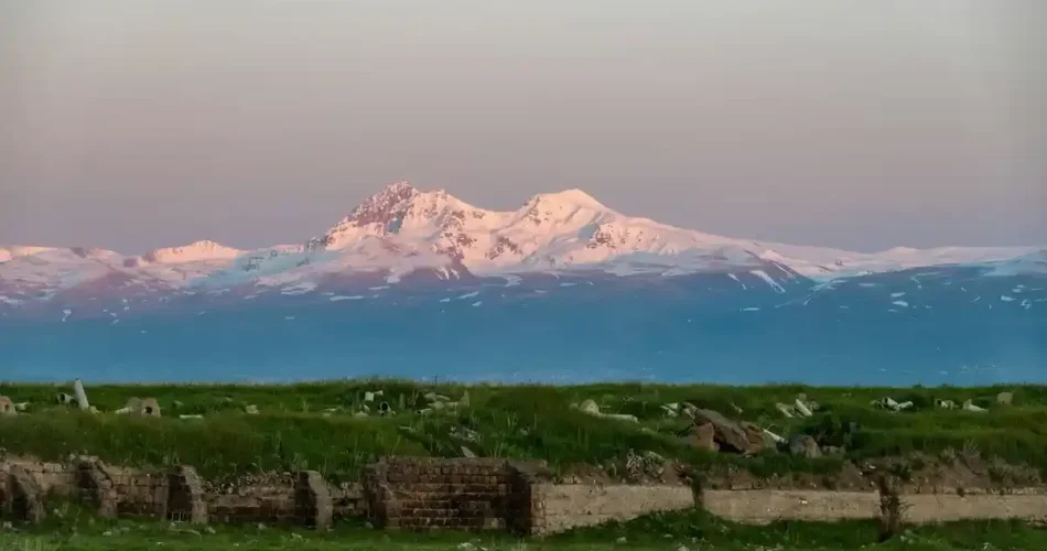 Tempat Wisata Terbaik di Armenia: Sejarah, Alam, dan Budaya